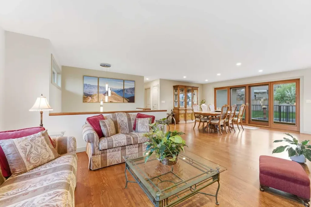 228 Cantrell Place SW Calgary AB T2W 1X3
