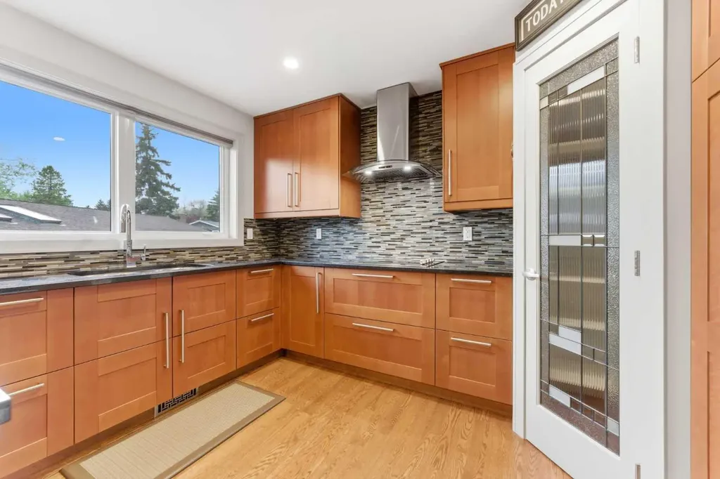 228 Cantrell Place SW Calgary AB T2W 1X3