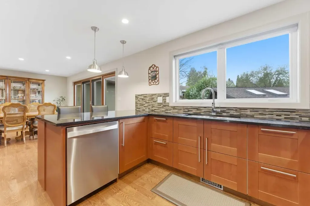 228 Cantrell Place SW Calgary AB T2W 1X3