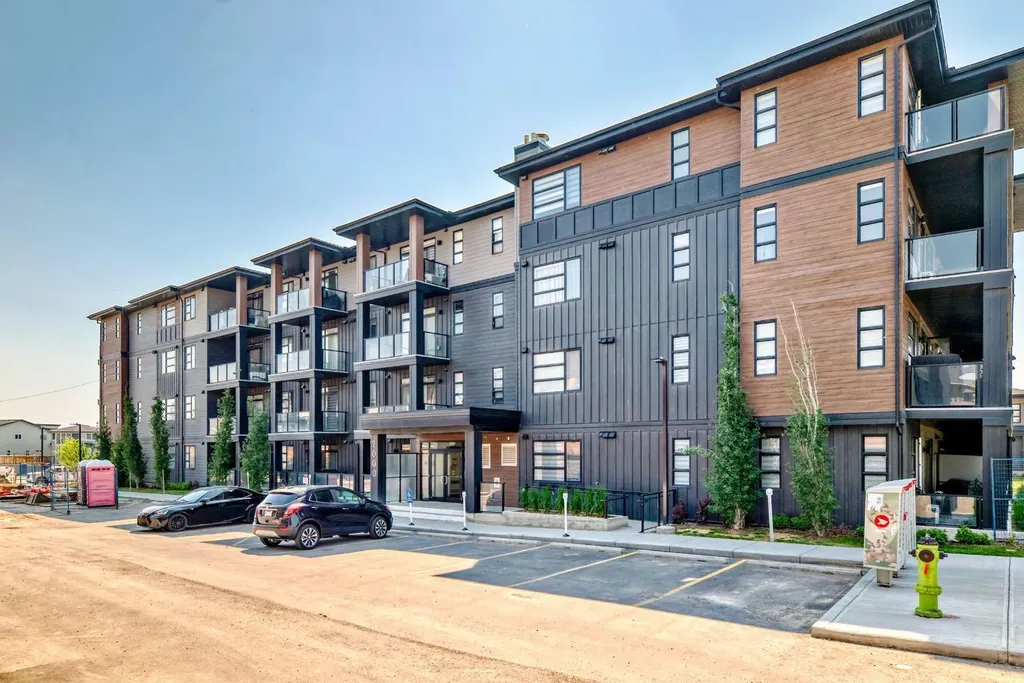 55 Lucas Way NW Calgary AB T3P 2C7