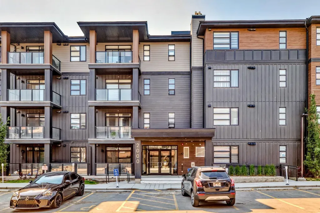 55 Lucas Way NW Calgary AB T3P 2C7