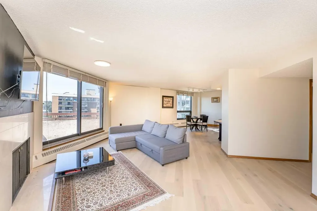 1304 15 Avenue SW Calgary AB T3C 0X7