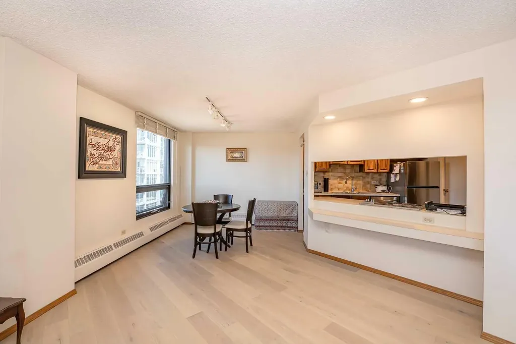 1304 15 Avenue SW Calgary AB T3C 0X7