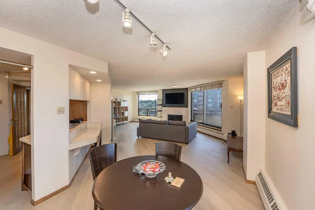 1304 15 Avenue SW Calgary AB T3C 0X7