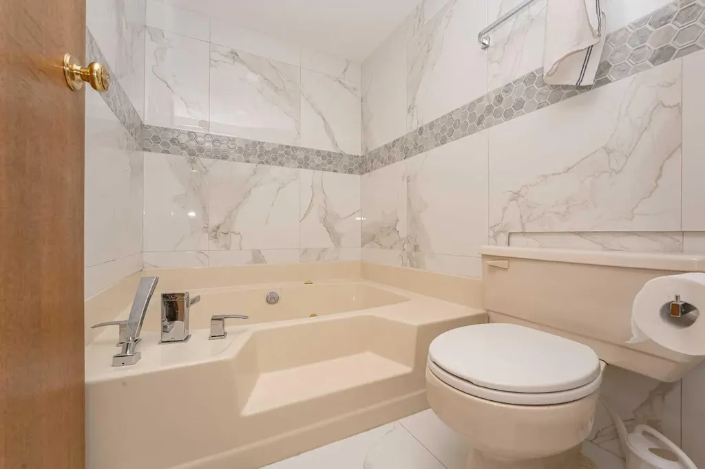 1304 15 Avenue SW Calgary AB T3C 0X7