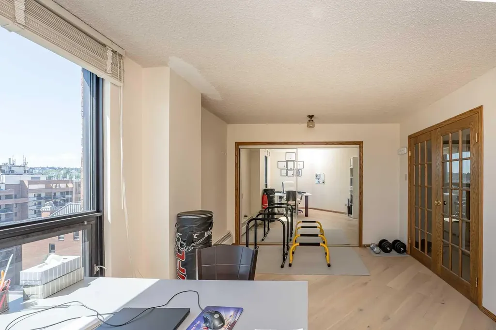 1304 15 Avenue SW Calgary AB T3C 0X7