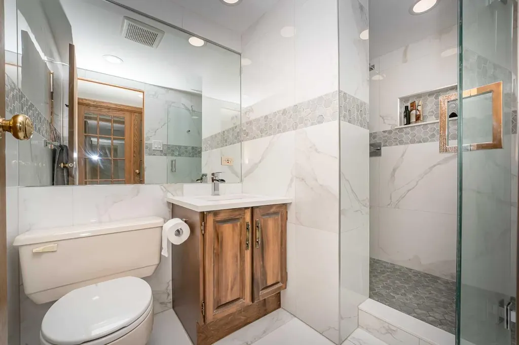 1304 15 Avenue SW Calgary AB T3C 0X7