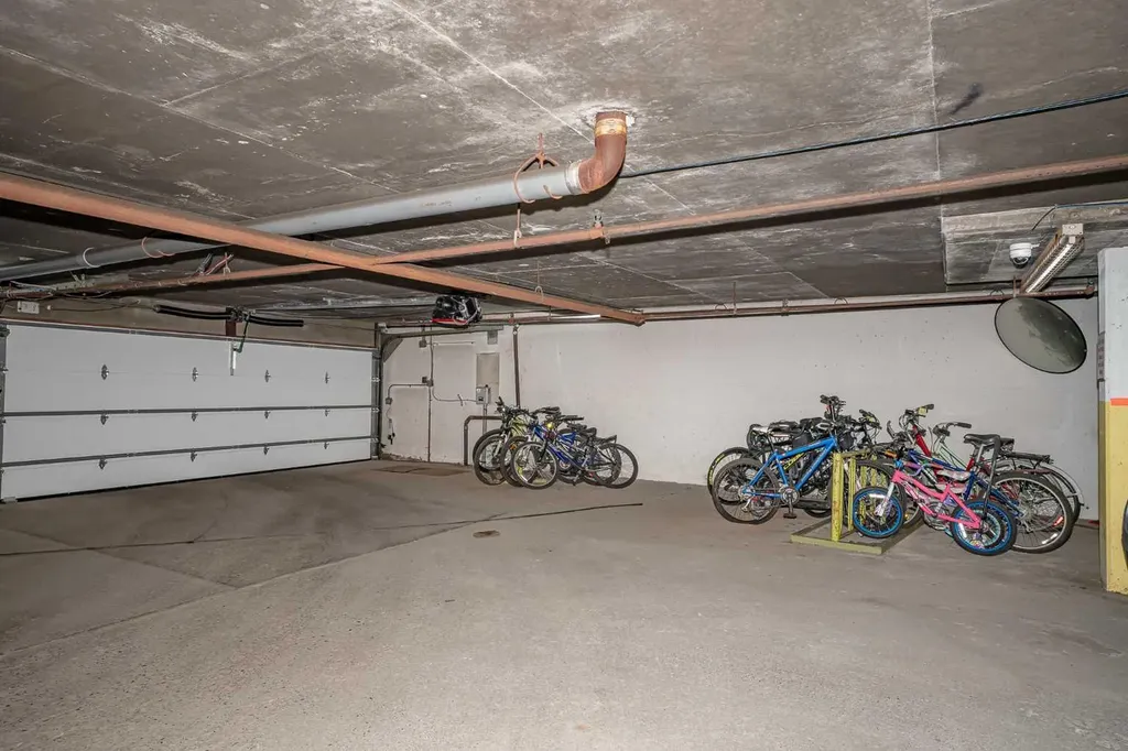 1304 15 Avenue SW Calgary AB T3C 0X7
