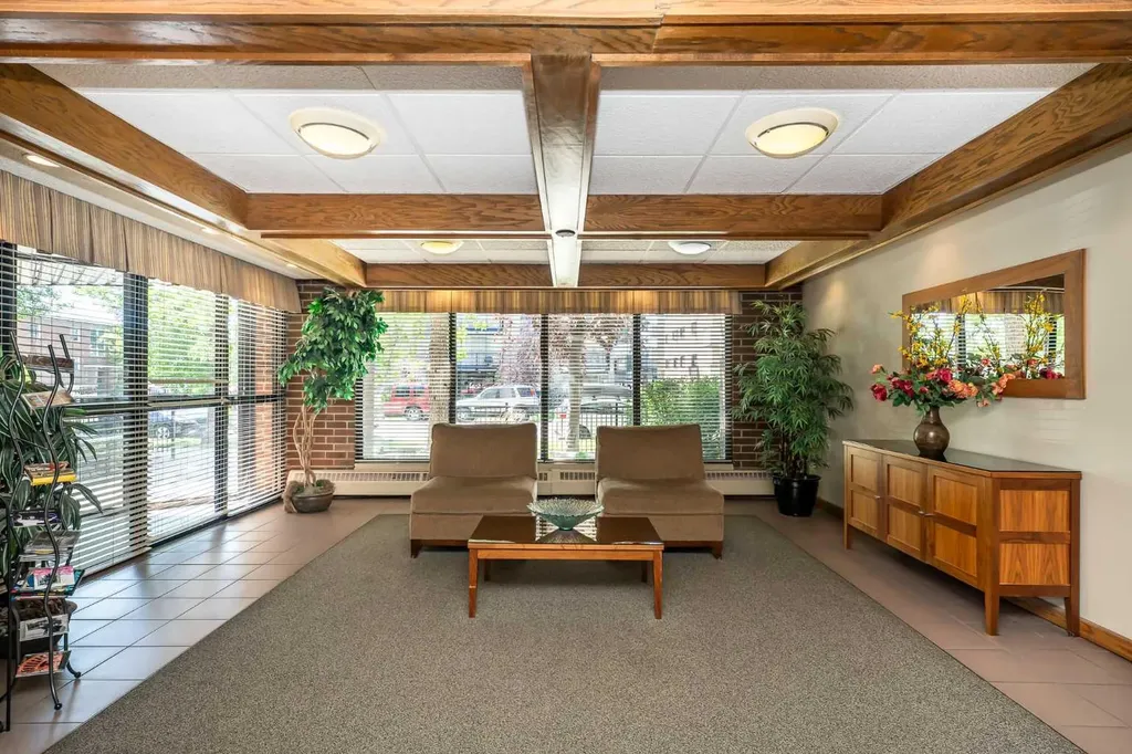 1304 15 Avenue SW Calgary AB T3C 0X7