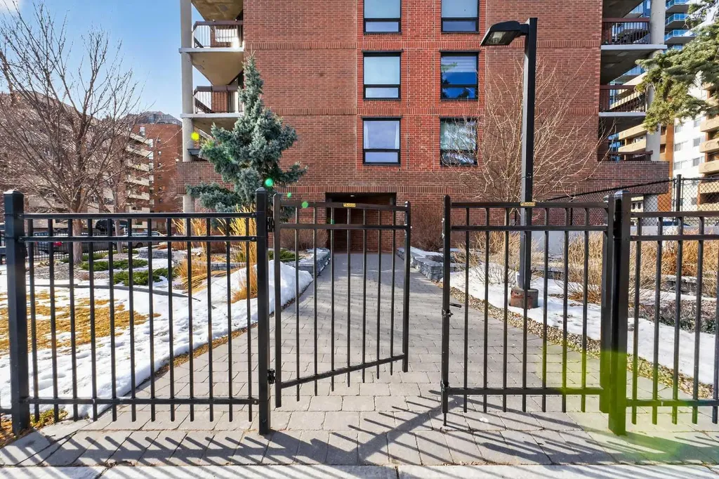 1304 15 Avenue SW Calgary AB T3C 0X7