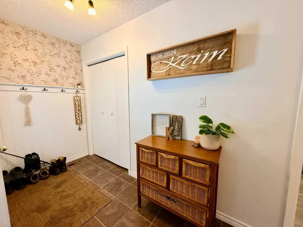1621 4 Avenue Wainwright AB T9W 1J3