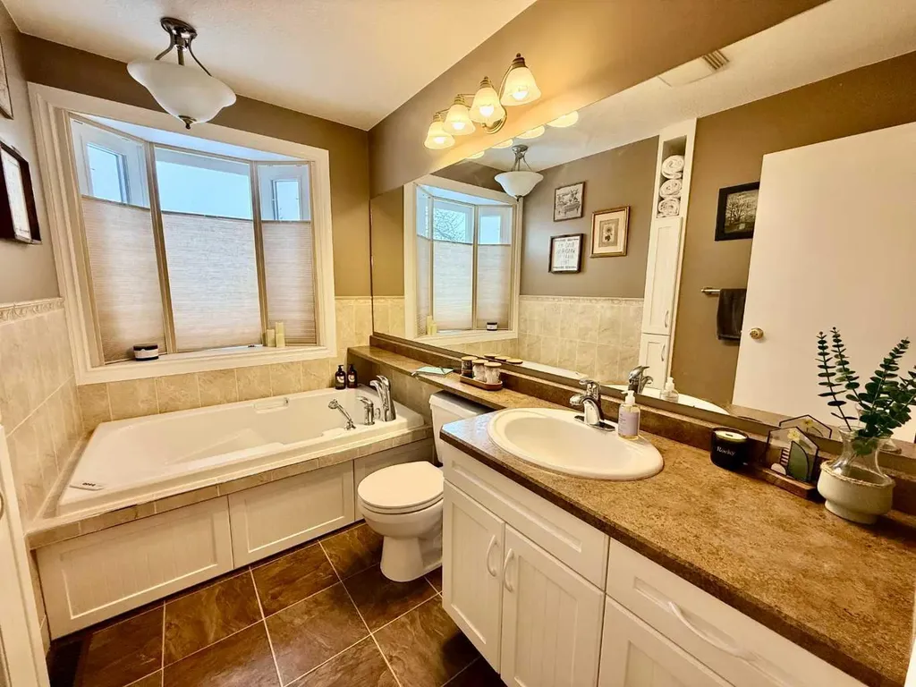 1621 4 Avenue Wainwright AB T9W 1J3