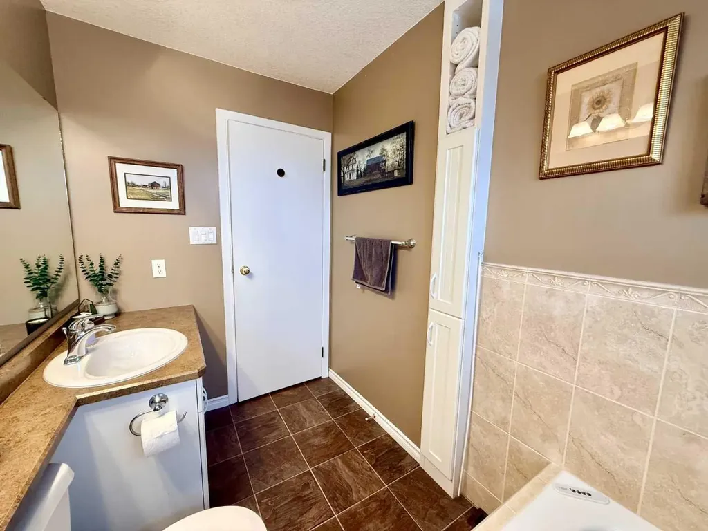 1621 4 Avenue Wainwright AB T9W 1J3