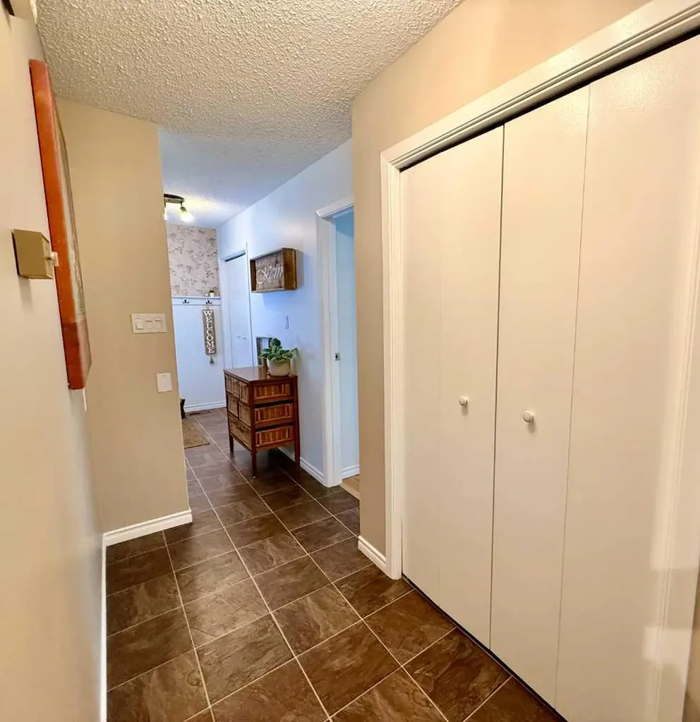 1621 4 Avenue Wainwright AB T9W 1J3