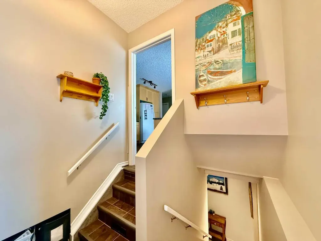 1621 4 Avenue Wainwright AB T9W 1J3