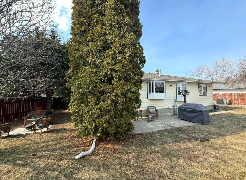 1621 4 Avenue Wainwright AB T9W 1J3