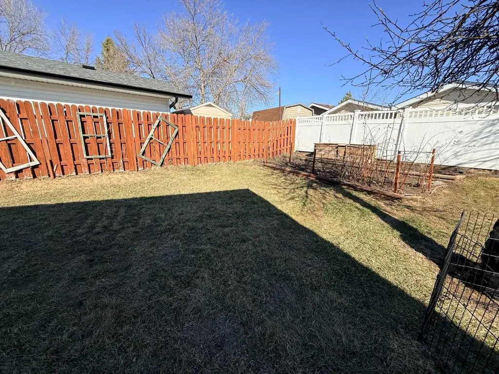 1621 4 Avenue Wainwright AB T9W 1J3