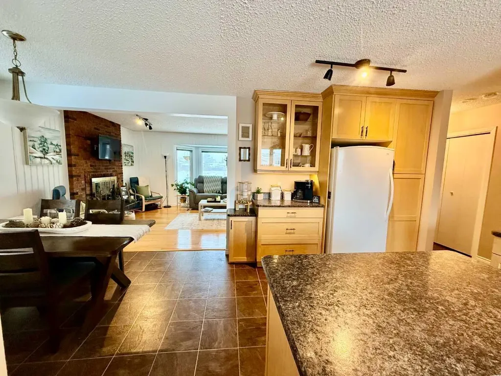 1621 4 Avenue Wainwright AB T9W 1J3