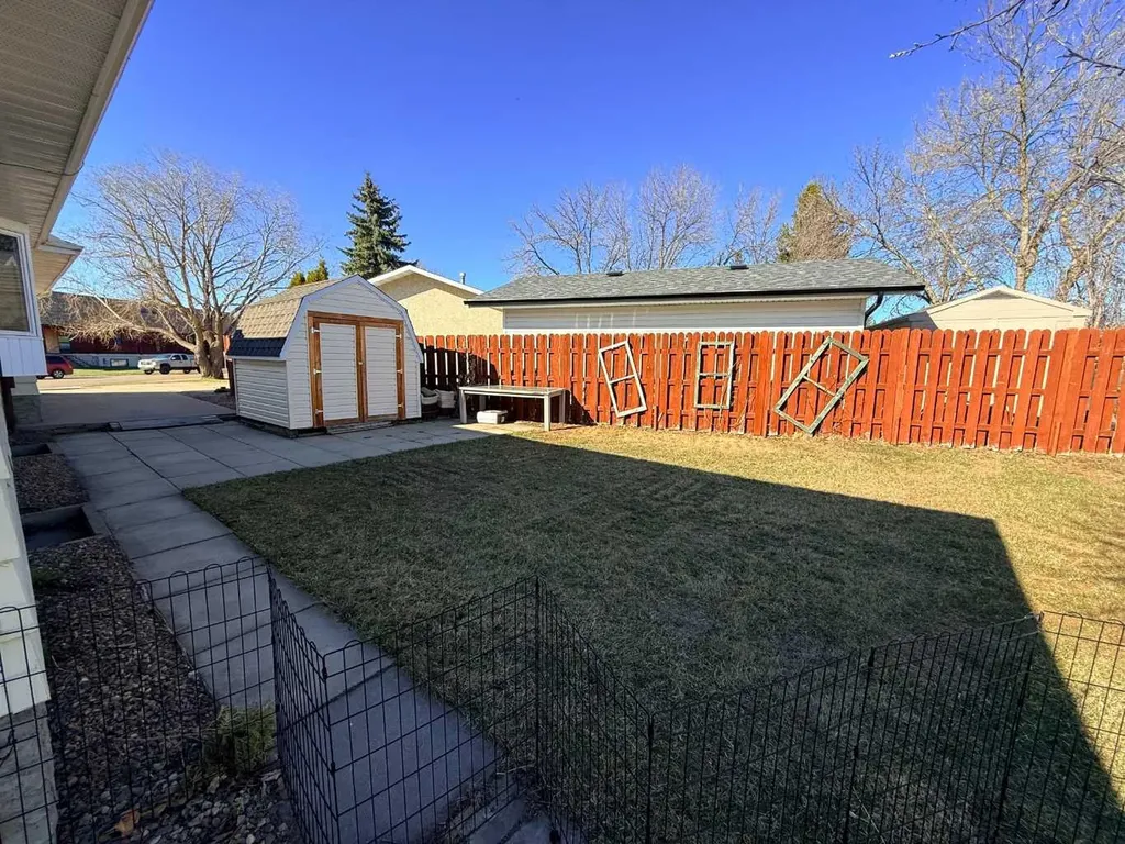 1621 4 Avenue Wainwright AB T9W 1J3