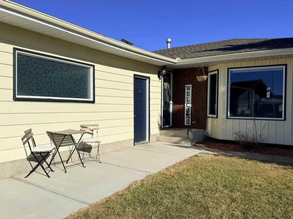 1621 4 Avenue Wainwright AB T9W 1J3