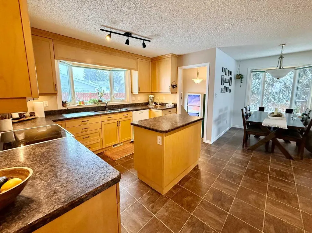 1621 4 Avenue Wainwright AB T9W 1J3