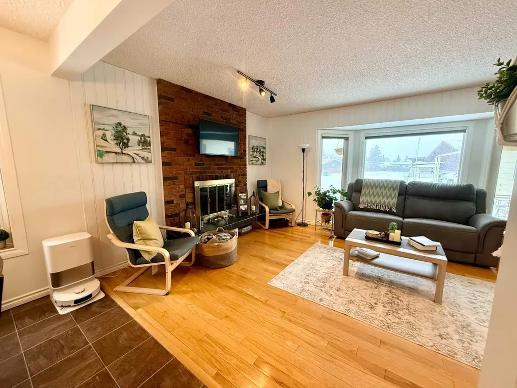 1621 4 Avenue Wainwright AB T9W 1J3