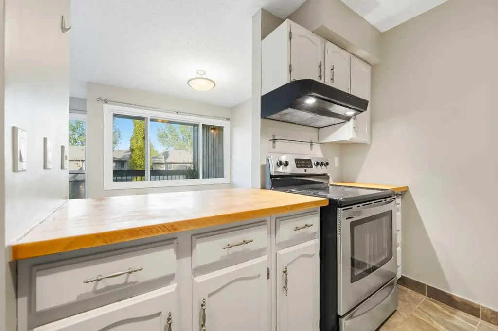 860 Midridge Drive SE Calgary AB T2X 1K1