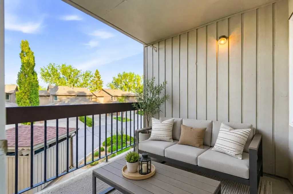 860 Midridge Drive SE Calgary AB T2X 1K1