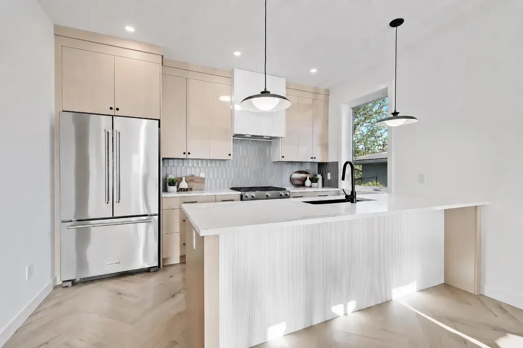 1524 29 Avenue SW Calgary AB T2T 1M3