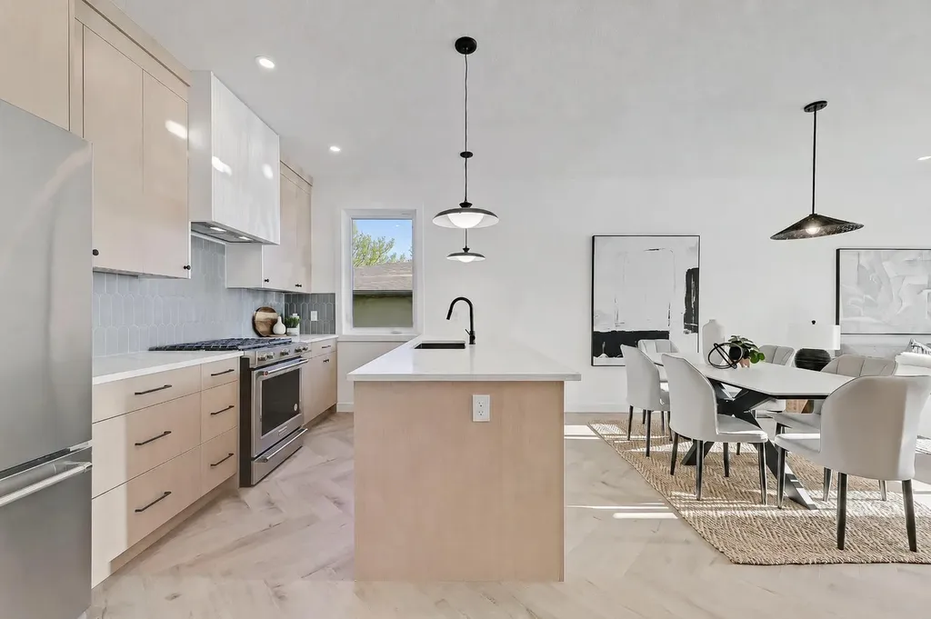 1524 29 Avenue SW Calgary AB T2T 1M3