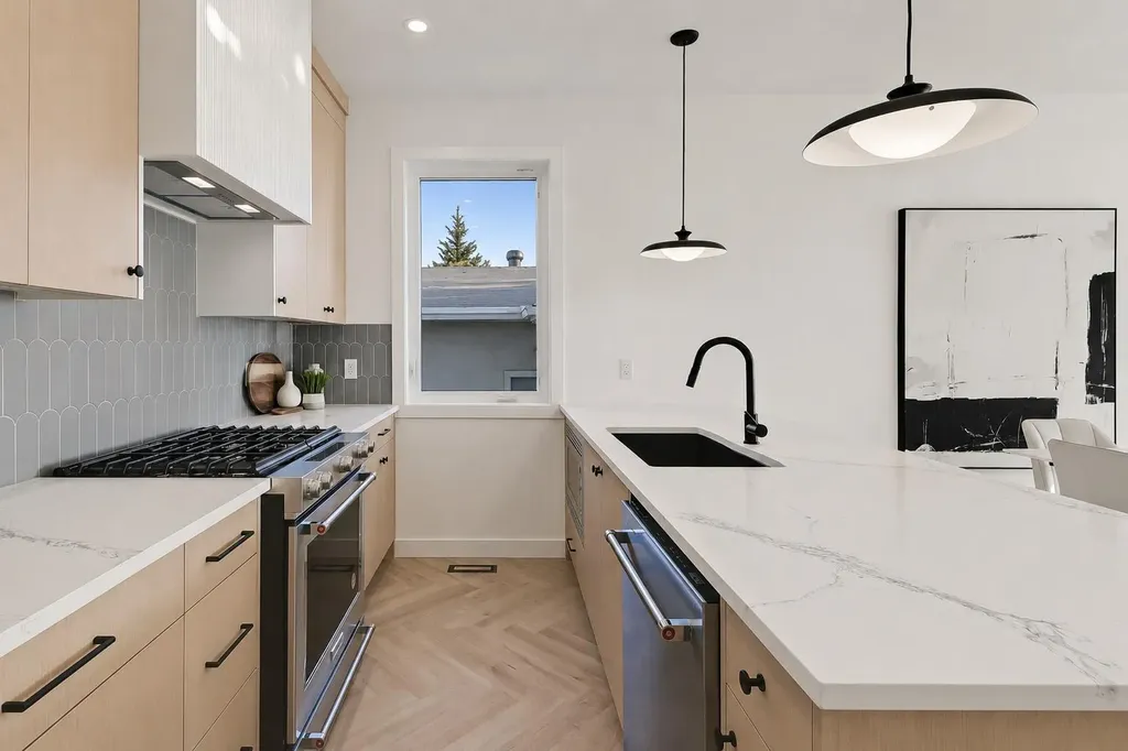 1524 29 Avenue SW Calgary AB T2T 1M3