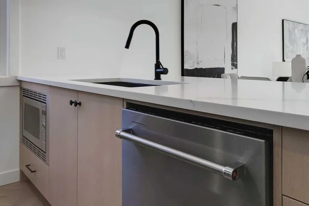1524 29 Avenue SW Calgary AB T2T 1M3