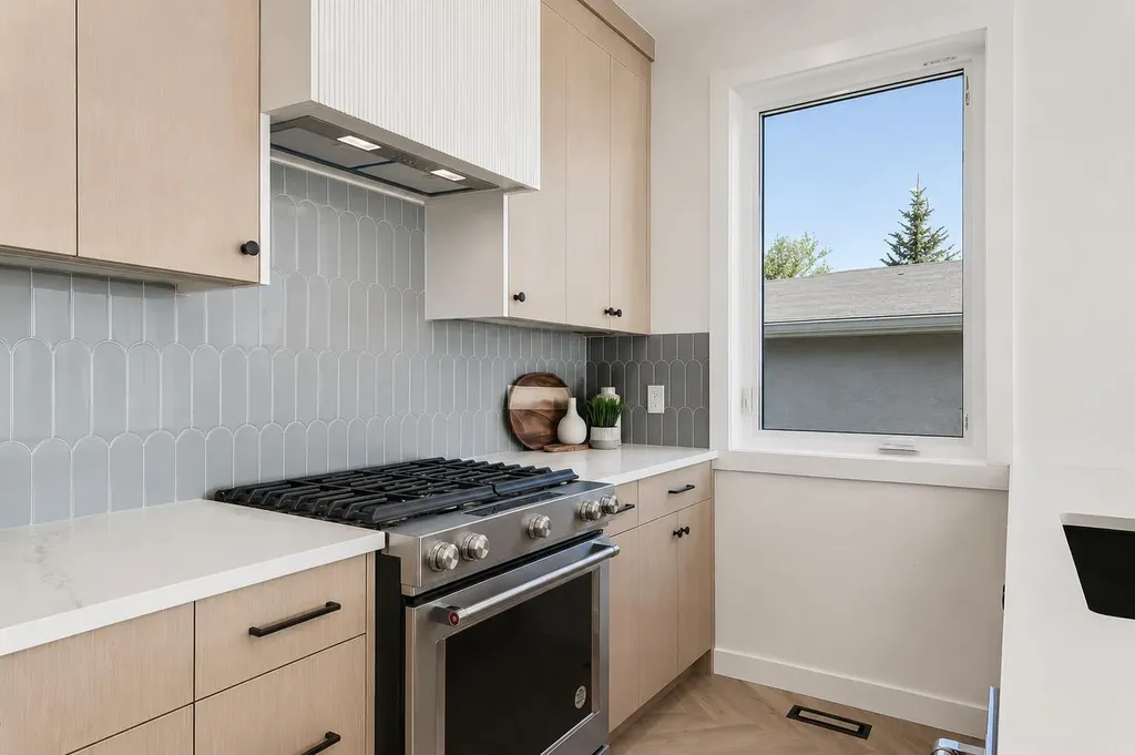 1524 29 Avenue SW Calgary AB T2T 1M3