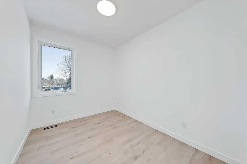 1524 29 Avenue SW Calgary AB T2T 1M3