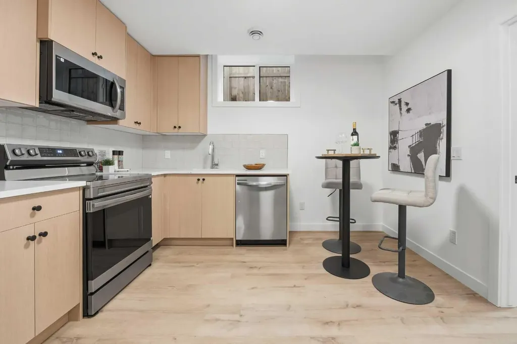 1524 29 Avenue SW Calgary AB T2T 1M3