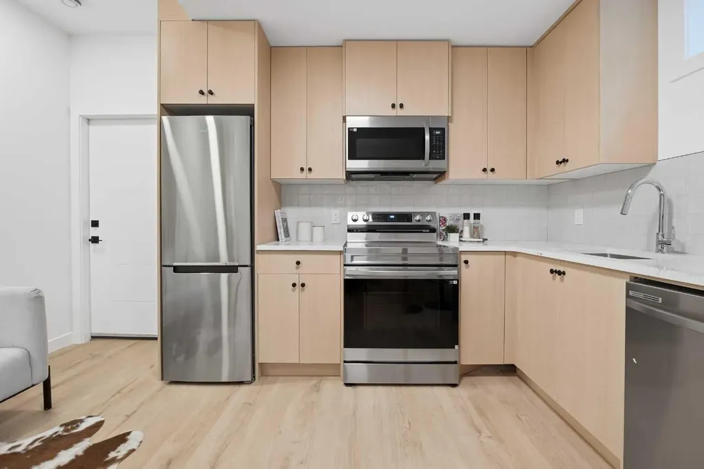 1524 29 Avenue SW Calgary AB T2T 1M3