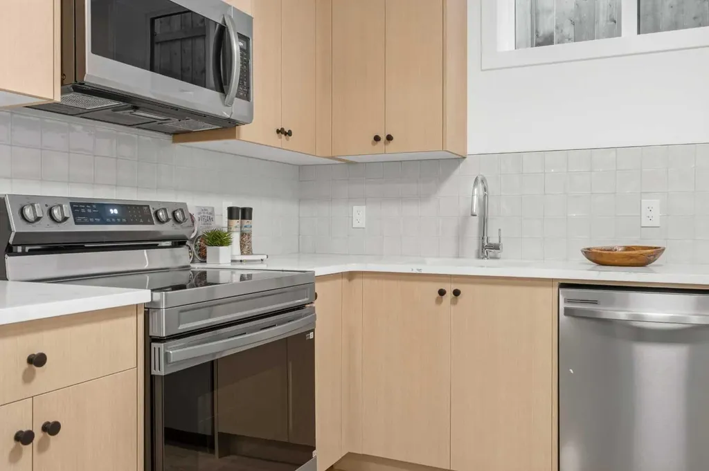 1524 29 Avenue SW Calgary AB T2T 1M3