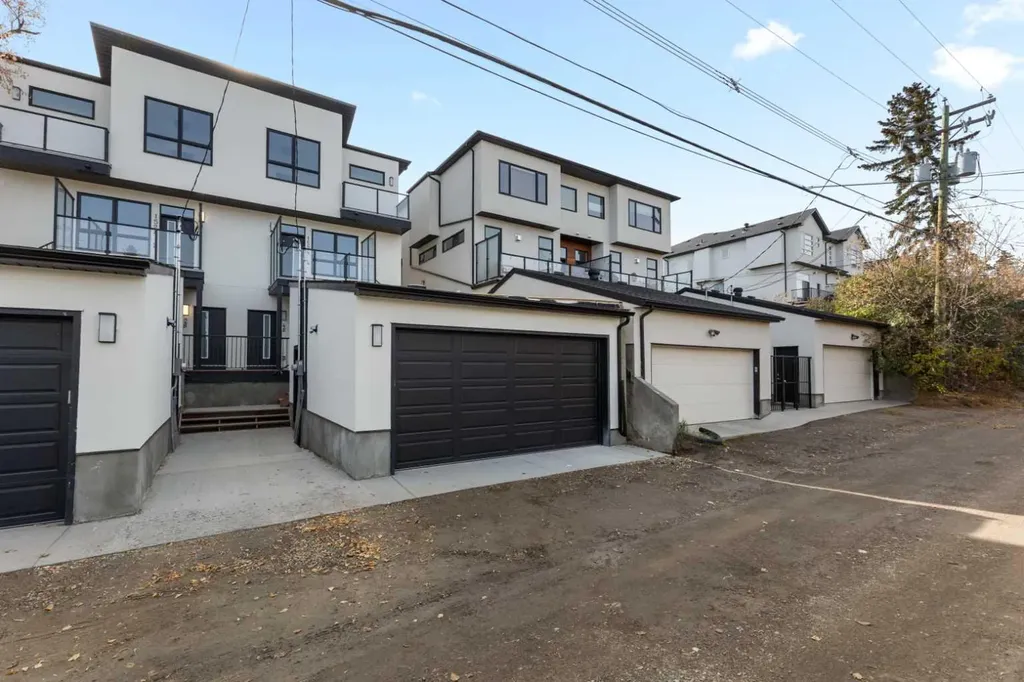 1524 29 Avenue SW Calgary AB T2T 1M3