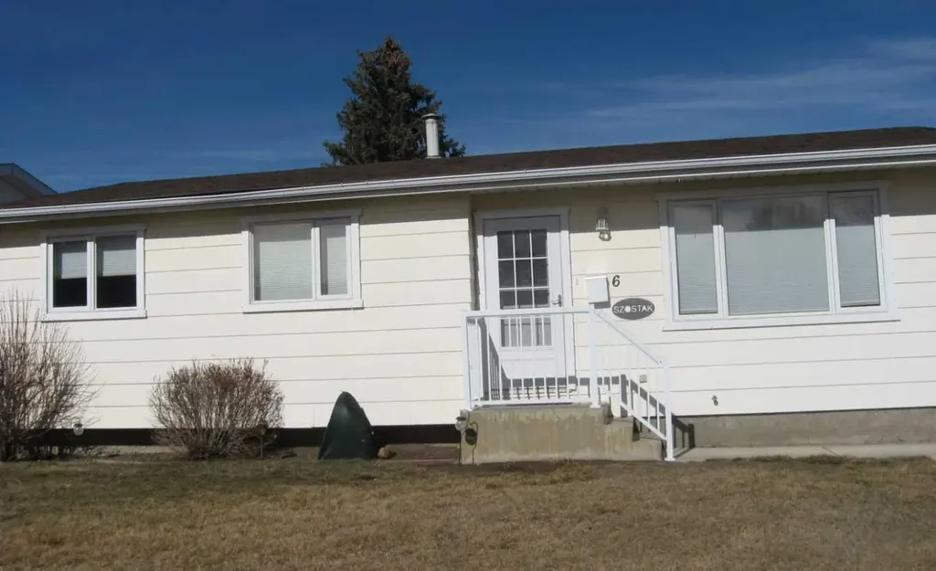 6 Westrose Avenue W Claresholm AB T0L0T0
