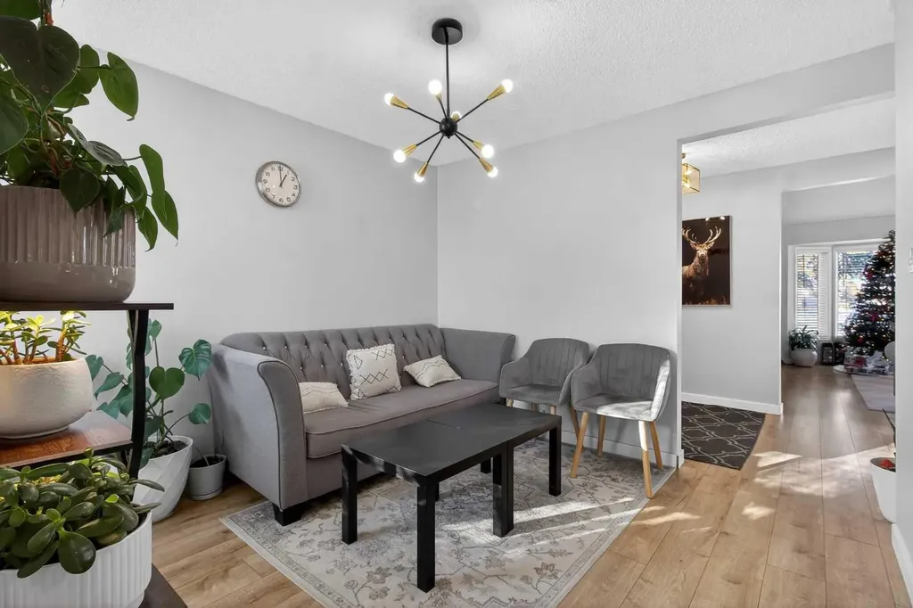 77 Summerfield Road SE Airdrie AB T4B 1X8