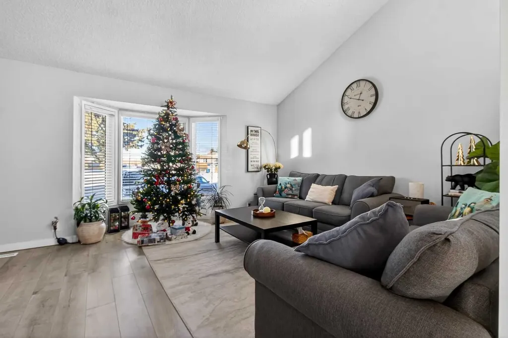 77 Summerfield Road SE Airdrie AB T4B 1X8