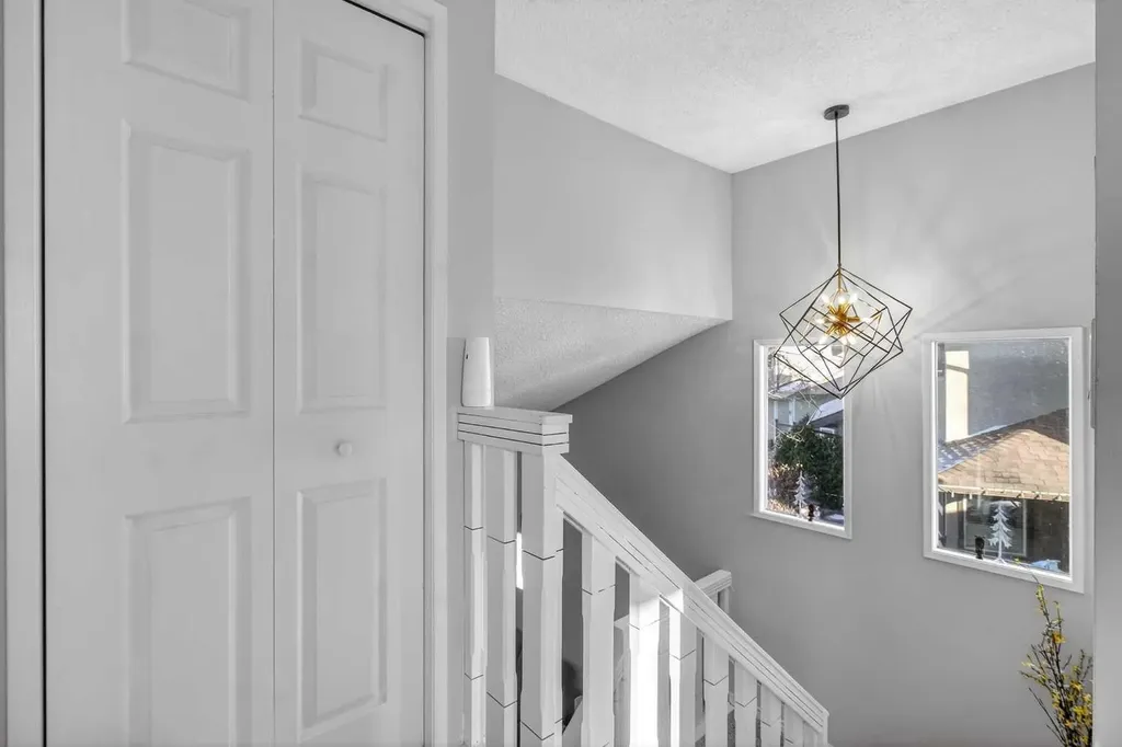 77 Summerfield Road SE Airdrie AB T4B 1X8