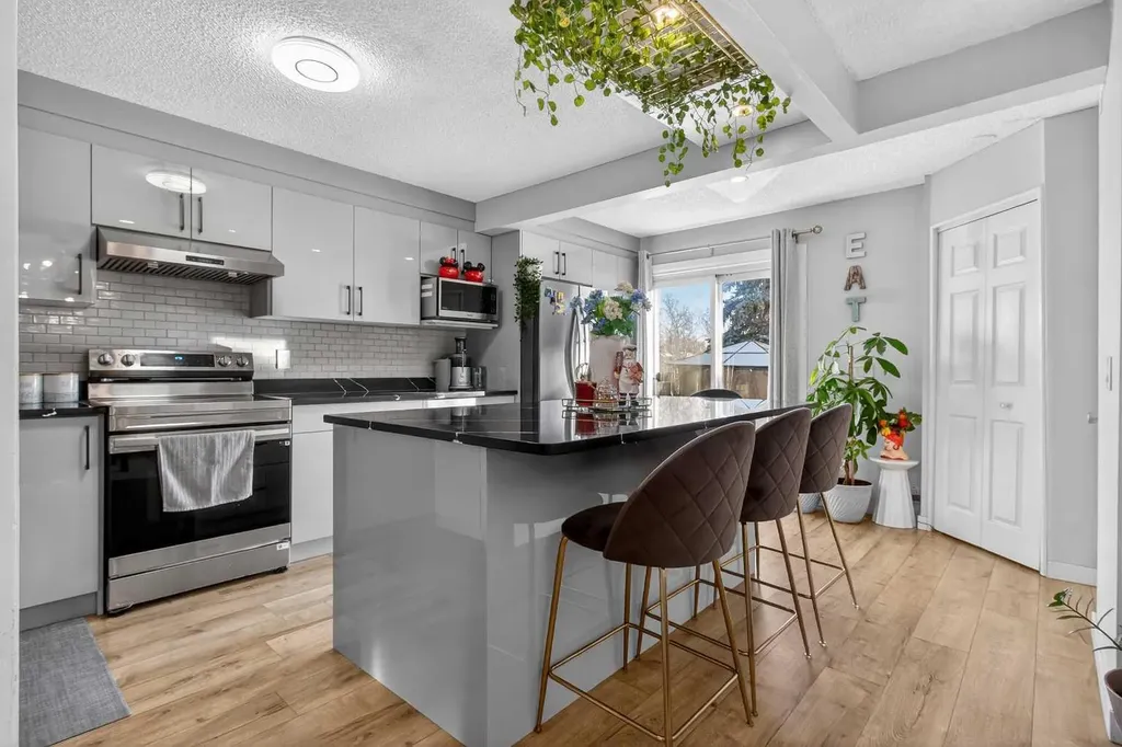 77 Summerfield Road SE Airdrie AB T4B 1X8