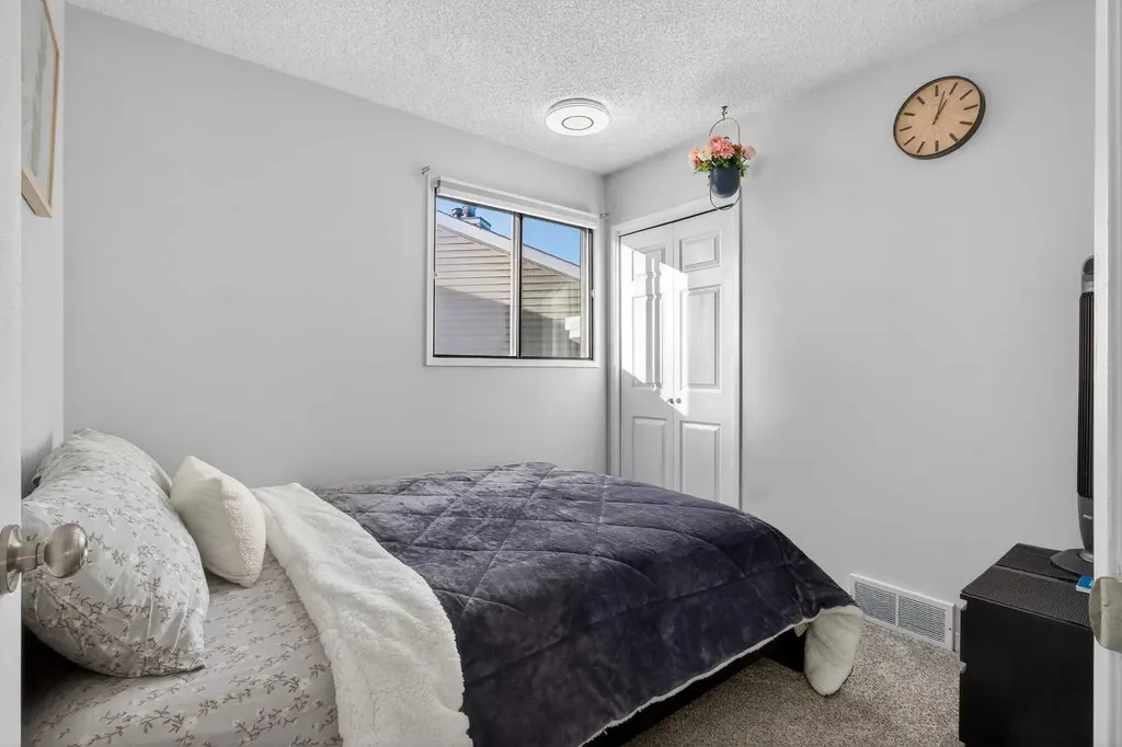 77 Summerfield Road SE Airdrie AB T4B 1X8