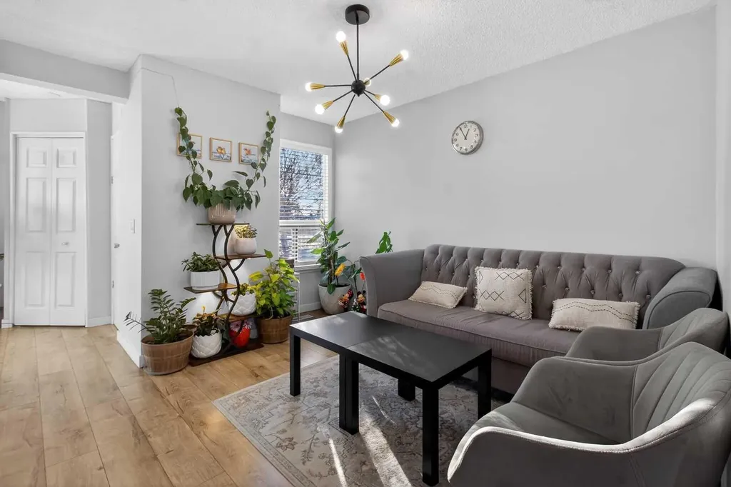 77 Summerfield Road SE Airdrie AB T4B 1X8