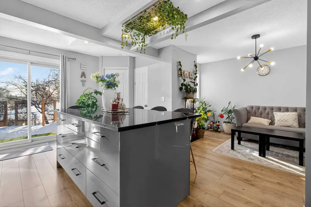 77 Summerfield Road SE Airdrie AB T4B 1X8
