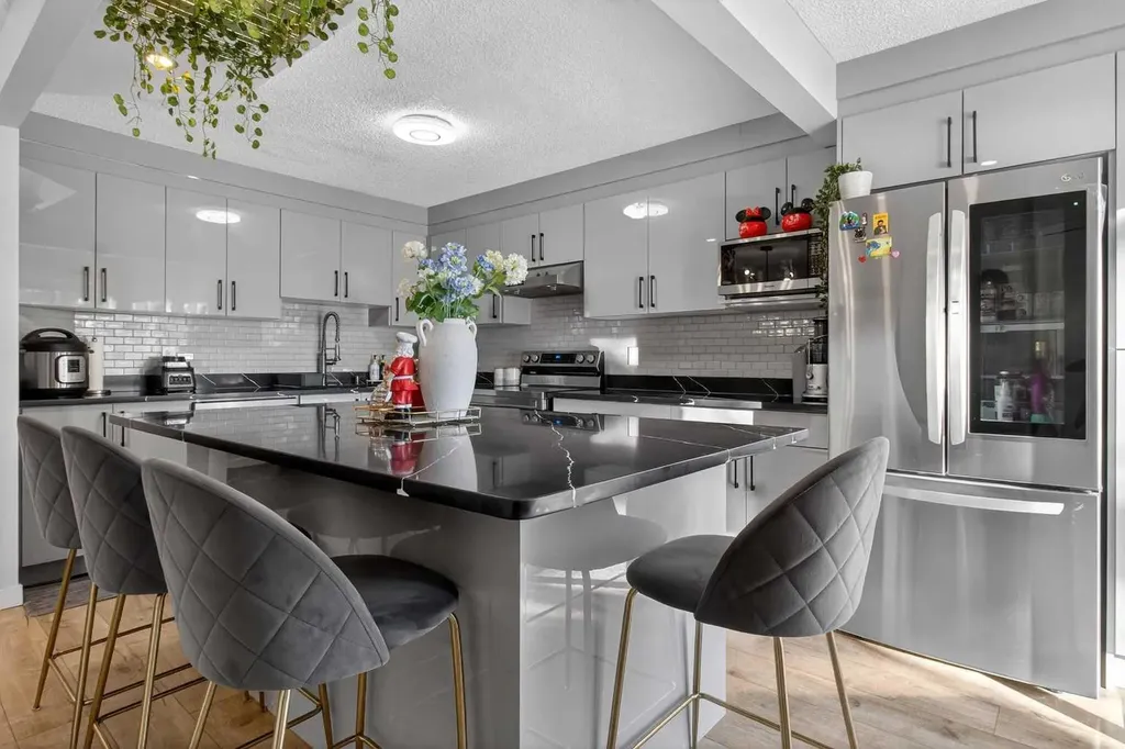 77 Summerfield Road SE Airdrie AB T4B 1X8