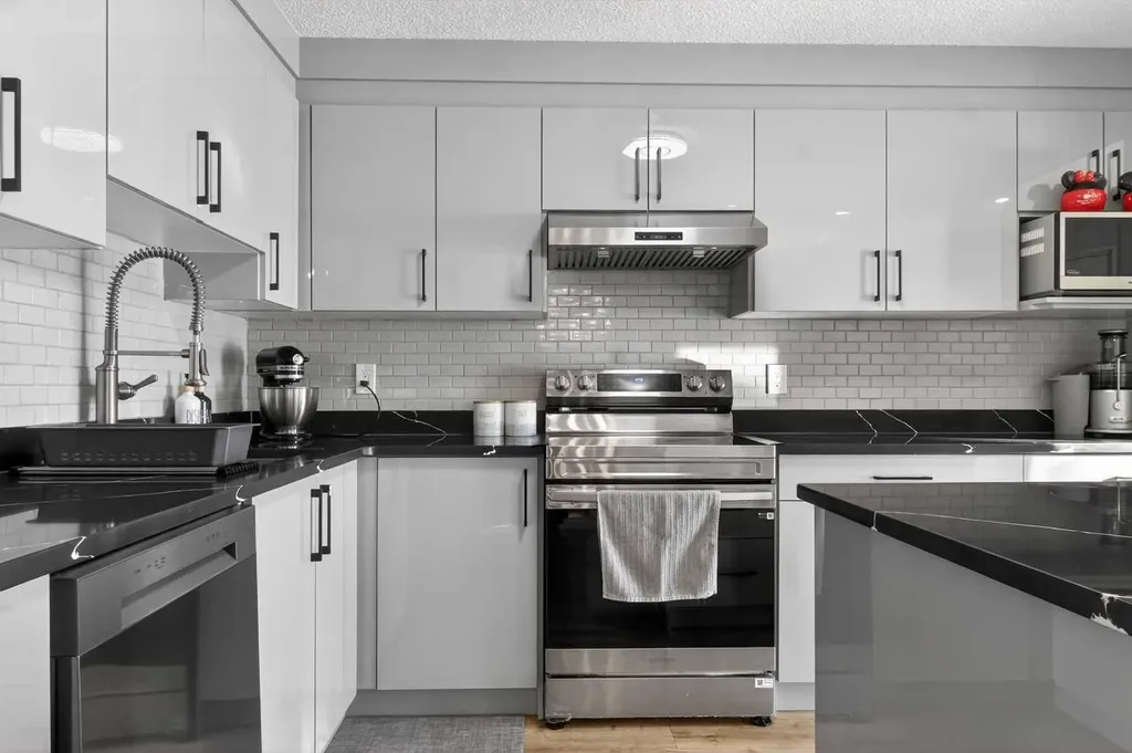 77 Summerfield Road SE Airdrie AB T4B 1X8