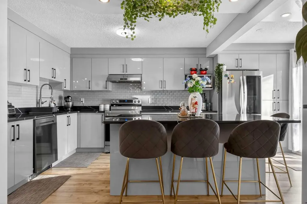 77 Summerfield Road SE Airdrie AB T4B 1X8