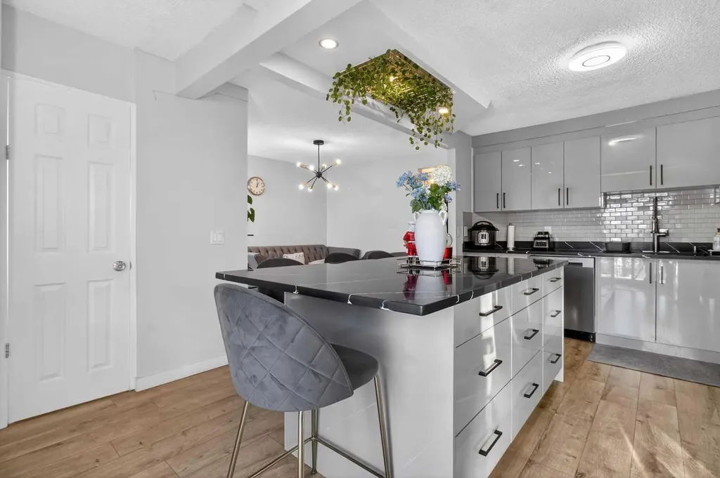 77 Summerfield Road SE Airdrie AB T4B 1X8